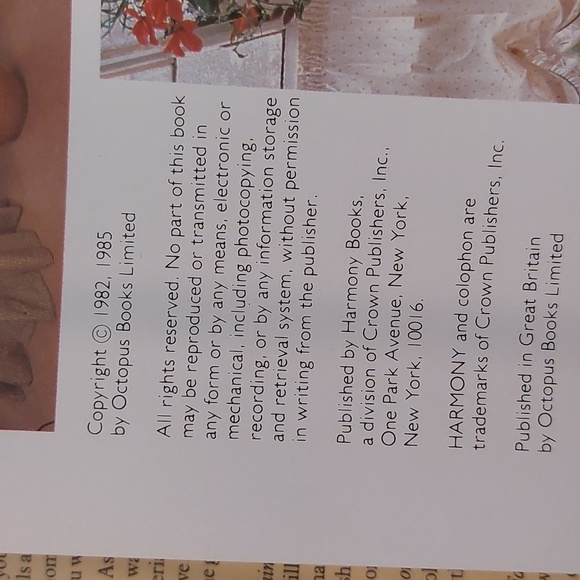 The Laura Ashley book of home decorating - Picture 4 of 6